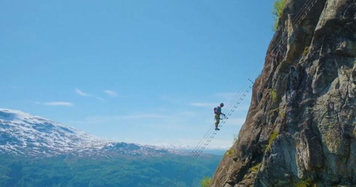 Escalier flottant à 800 m de haut dans les montagnes, idéal pour les amateurs de sensations fortes